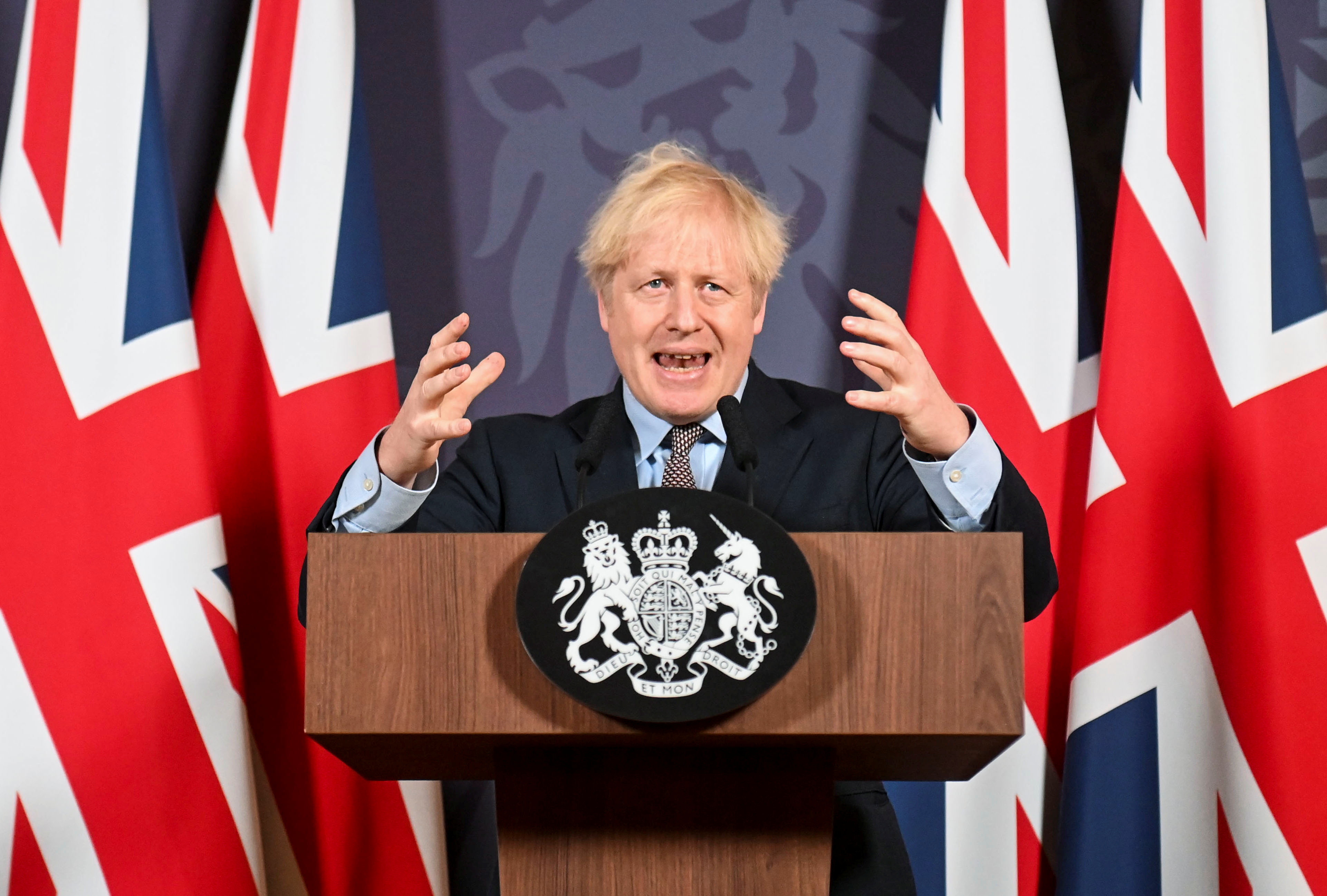 보리스 존슨 영국 총리가 24일(현지시간) 유럽연합(EU)과 무역협정을 포함한 미래관계 협상을 타결한 뒤 기자회견을 하고 있다. 런던 로이터 연합뉴스