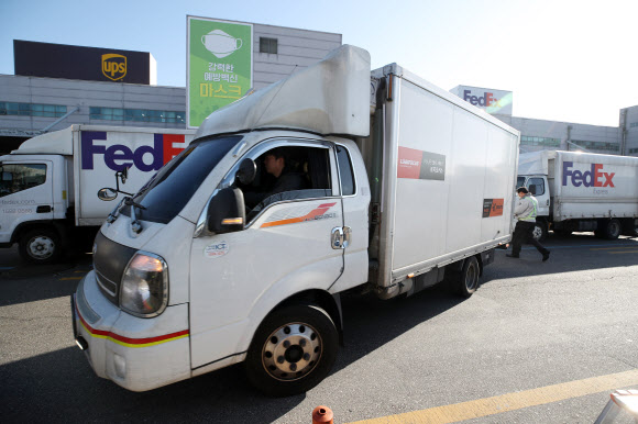 인천공항 출발하는 국내 첫 반입 미군용 코로나19 백신