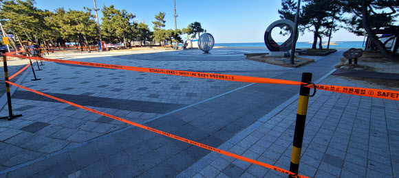 텅 빈 강릉 해맞이 명소