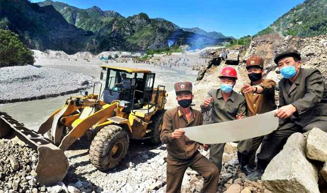 전국 각지의 수해 복구 매진한 북한…“집단주의 우월성 과시”