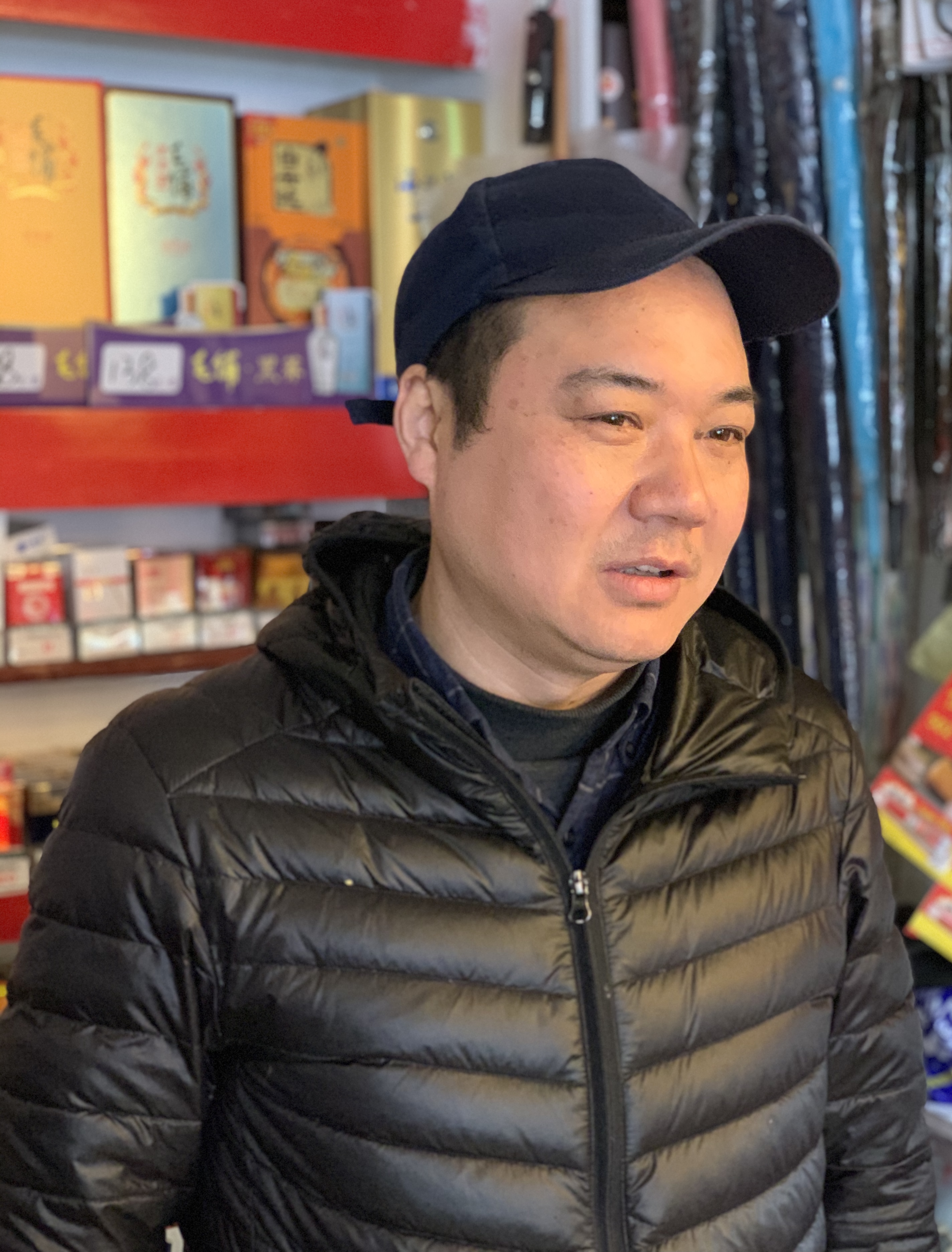 중국 후베이성 우한에서 편의점을 운영하는 왕시핑(45)이 지난 25일 서울신문 인터뷰에서 코로나19 발발 1년의 소회를 밝히고 있다.