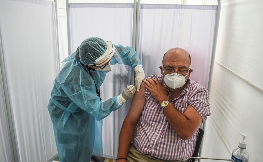 中 시노팜 코로나19 백신 임상시험 나선 페루 대학병원
