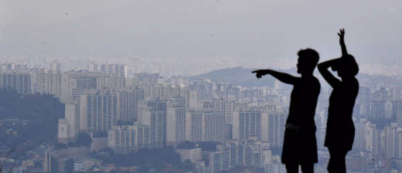 서울 남산정상에서 내려다 본 서울지역 아파트. 서울신문 DB