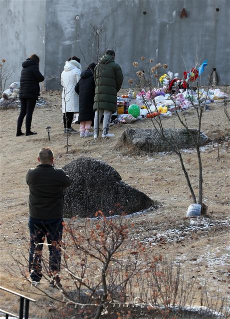 추모발길 이어지는 정인이 묘소