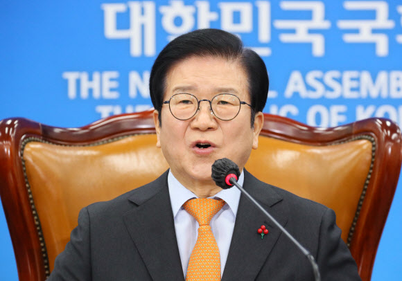 신년 화상 기자간담회 인사말하는 박병석 의장