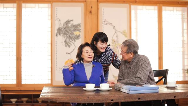 7일부터 4주간 진행하는 10주년 특집에는 아내 김민자와 배우 김혜수가 출연한다.<br>KBS 제공