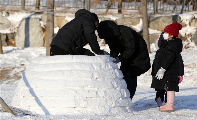 ‘완성되는 이글루’