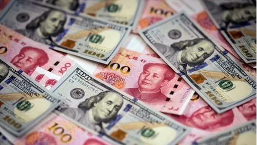 중국 위안화와 미국 달러화 지폐. AFP 연합뉴스
