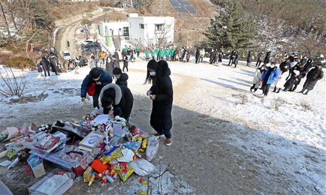 ‘정인이를 추모하기 위헤’