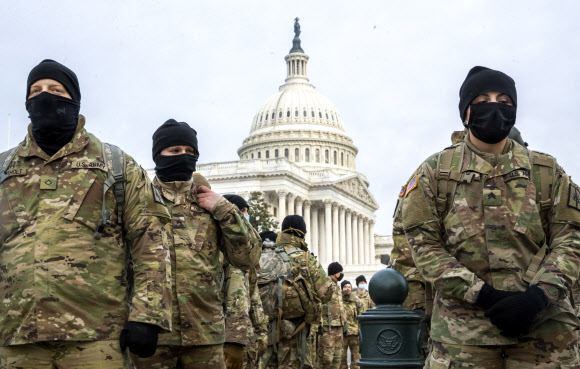 FBI “무장시위 가능성”… 바이든 취임식 앞두고 주방위군 투입 