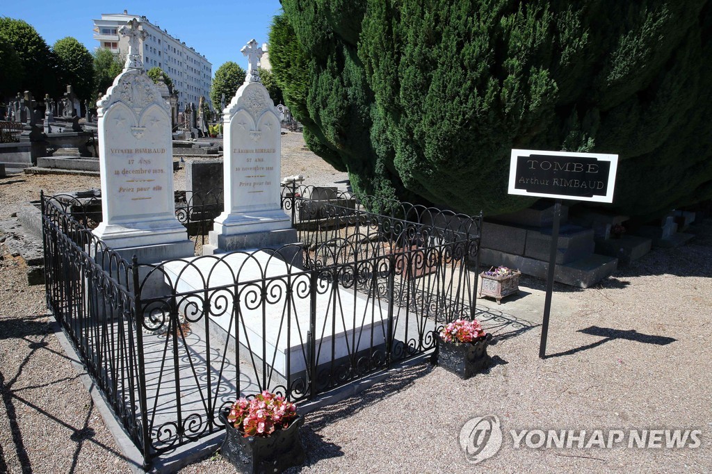 프랑스 ‘천재시인’ 랭보가 묻혀있는 샤를빌메지에르 묘지  AFP 자료사진 연합뉴스