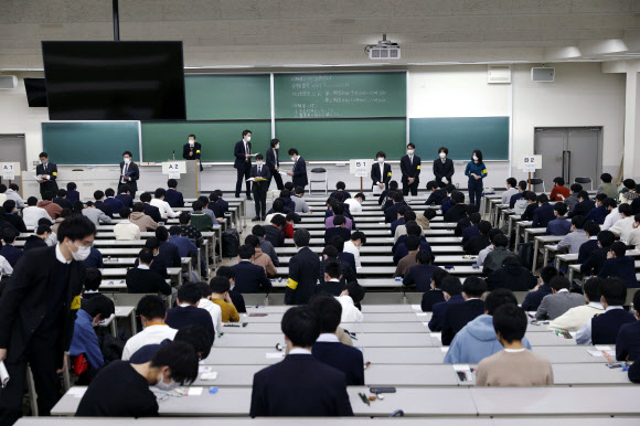 일본 대학입학공통테스트에 참여한 수험생들