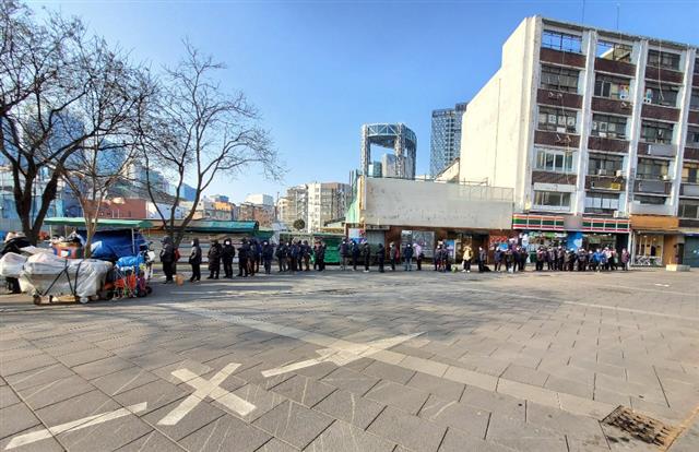 ‘힘겨운 겨울나기’