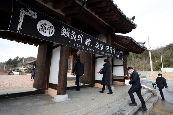 ‘침구의 신, 구당 잠들다’