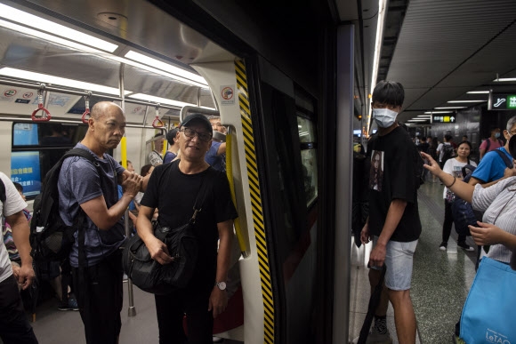 홍콩 MTR 객차. 연합뉴스(위 기사와 관련 없음)