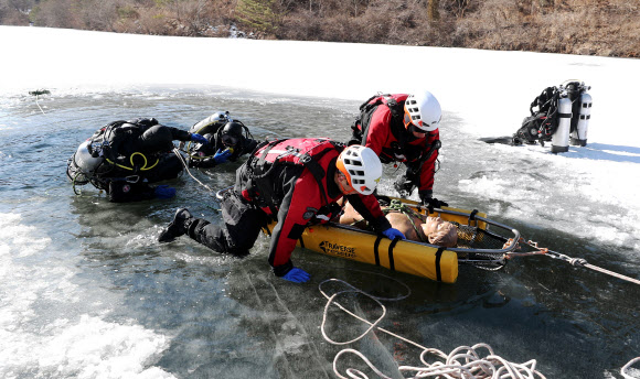 소방대원들 ‘훈련도 실제 처럼!’