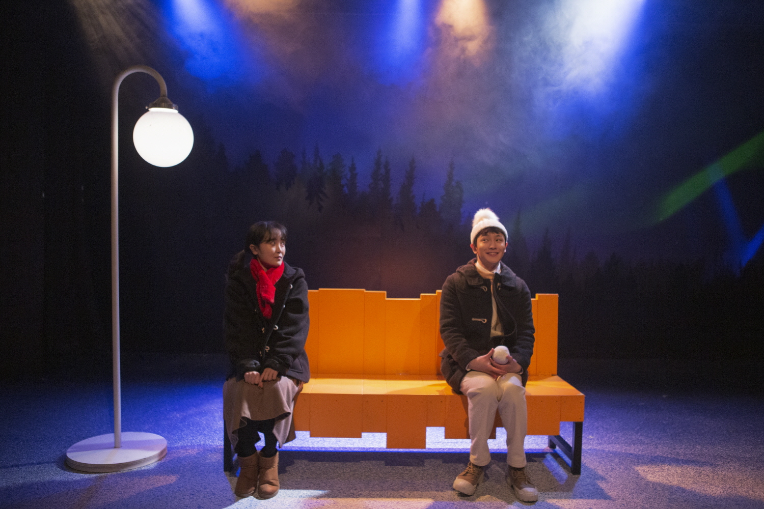 극단 소년이 지난해 12월 25일부터 서울 대학로 TOM 2관에서 공연 중인 연극 ‘올모스트 메인’. 공연은 다음달 14일까지 이어진다. 극단 소년 제공