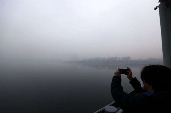 짙은 안개와 미세먼지