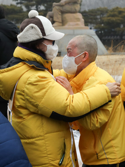 눈물 흘리는 세월호 유가족