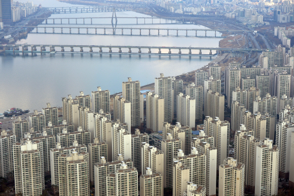 서울 아파트 단지. 지난해 주택공급 무량이 최근 5년 연평균 대비 30% 감소했다.