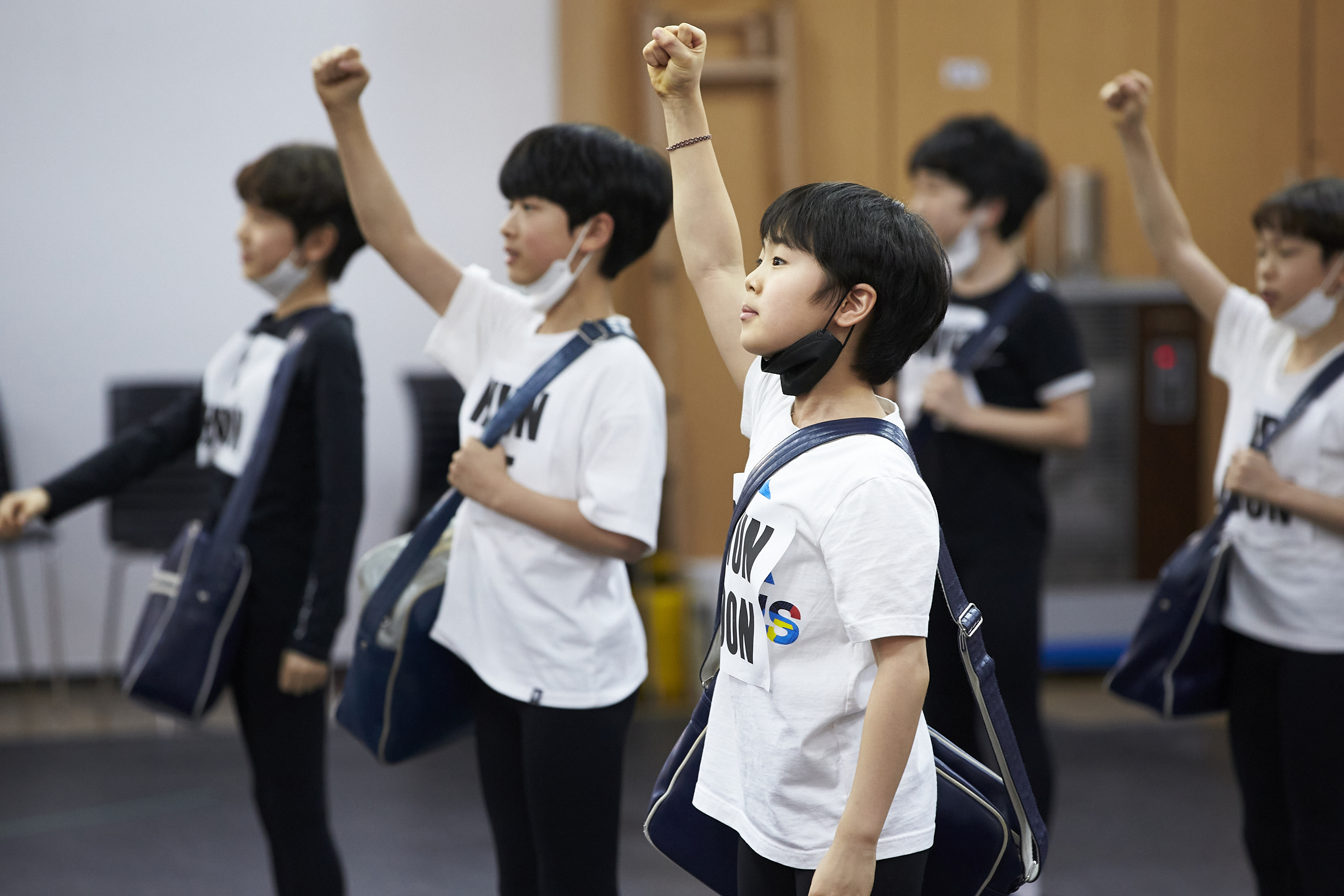 뮤지컬 ‘빌리 엘리어트’ 최종 오디션 ‘쇼앤텔’에서 빌리 후보들이 노래를 부르는 모습. 신시컴퍼니 제공