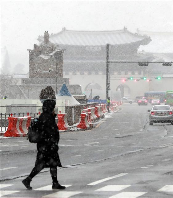 눈 덮인 광화문