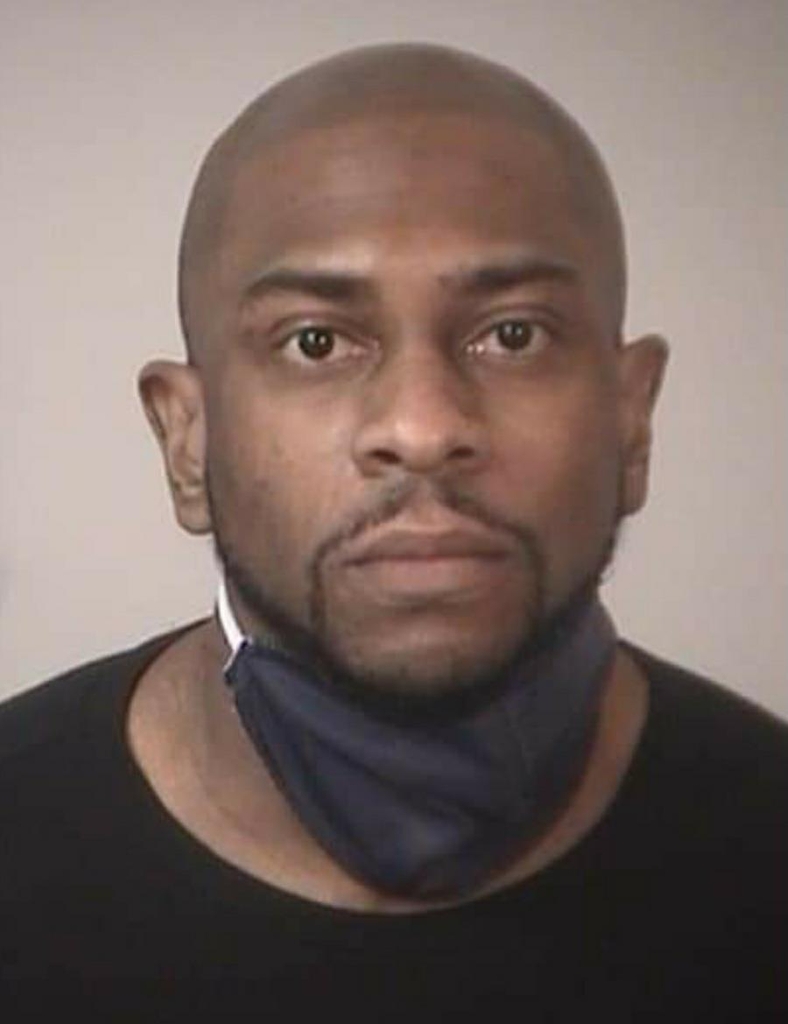 여성 탈의실을 훔쳐본 혐의로 체포된 브라이언 앤서니 조(41). 스태퍼드 카운티 보안관실 페이스북