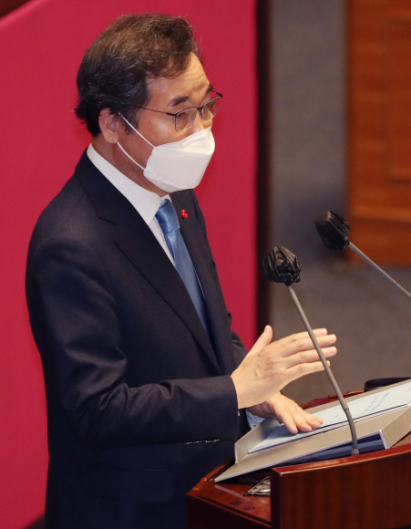 이낙연 더불어민주당 대표가 2일 오전 국회 본회의에서 교섭단체 대표연설을 하고 있다.2021. 2. 2 김명국 선임기자 daunso@seoul.co.kr
