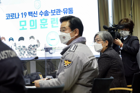 백신 수송 모의훈련 참석한 질병관리청장