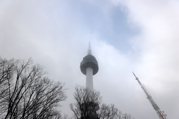 가까운 사물도 가리는 미세먼지