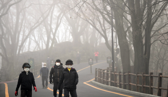 추위 풀리자 미세먼지 공습 