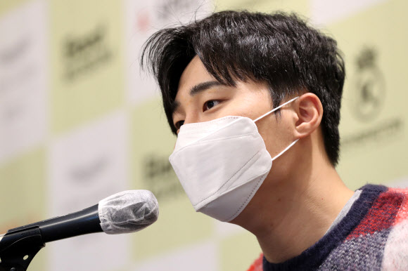 샌디에이고 파드리스와 계약한 김하성이 8일 서울시 영등포구 여의도동 켄싱턴 호텔에서 열린 기자회견에서 취재진의 질문에 답하고 있다. 2021.2.8  연합뉴스