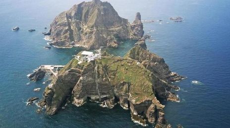 하늘에서 내려다 본 독도 모습. 경북도 제공  