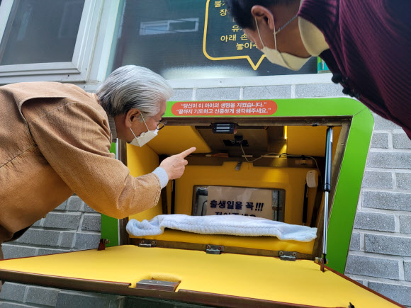 베이비박스 방문한 오세훈 예비후보