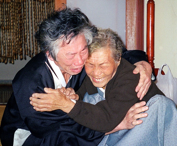 55년 만에 누님과 평양서 해후한 백기완 소장