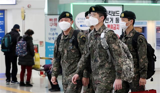 80일만에 집으로 향하는 장병들의 얼굴엔 미소가