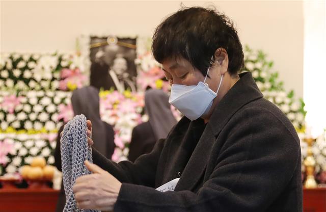 임순례 감독, 고 백기완 빈소 조문