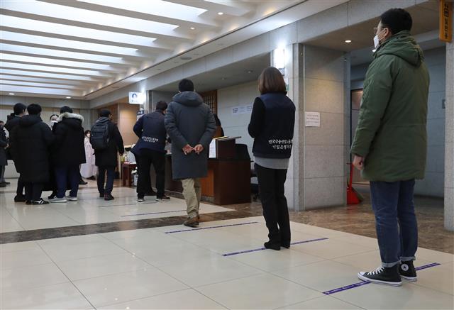 고 백기완 빈소 찾은 시민들