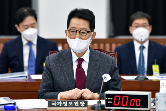 정보위 전체회의 참석한 박지원 국정원장