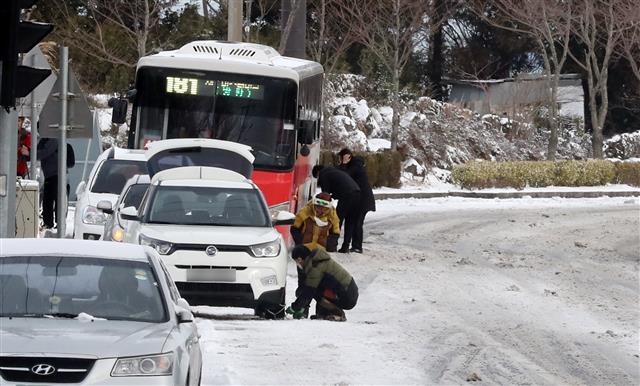 버스도 승용차도 체인 장착