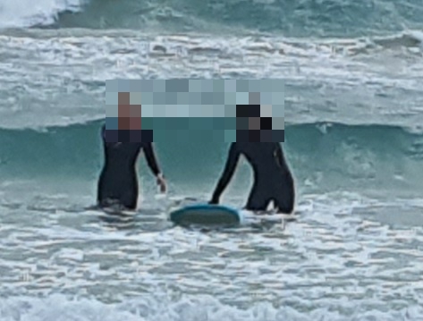 풍랑주의보가 내린 제주 월정해수욕장에서 서핑을 즐긴 20대 여성2명이 적발됐다.(제주해양경찰서)
