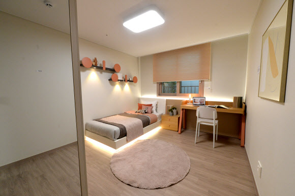 24일 오전 개관을 하루 앞두고 공개된 경기도 수원시 영통구 GH 기본주택 홍보관 모습.  경기도는 25일 ‘경기도 기본주택 콘퍼런스’를 개최한다. 2021.2.24  연합뉴스