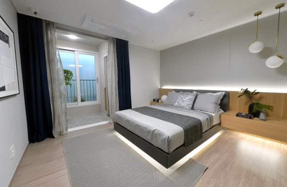 24일 오전 개관을 하루 앞두고 공개된 경기도 수원시 영통구 GH 기본주택 홍보관 모습.  경기도는 25일 ‘경기도 기본주택 콘퍼런스’를 개최한다. 2021.2.24  연합뉴스