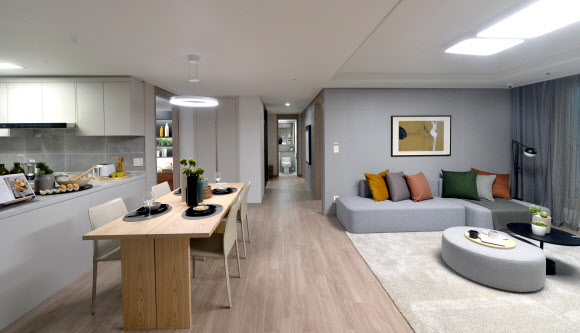 24일 오전 개관을 하루 앞두고 공개된 경기도 수원시 영통구 GH 기본주택 홍보관 모습.  경기도는 25일 ‘경기도 기본주택 콘퍼런스’를 개최한다. 2021.2.24  연합뉴스