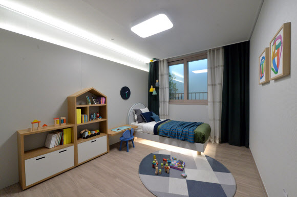 24일 오전 개관을 하루 앞두고 공개된 경기도 수원시 영통구 GH 기본주택 홍보관 모습.  경기도는 25일 ‘경기도 기본주택 콘퍼런스’를 개최한다. 2021.2.24  연합뉴스