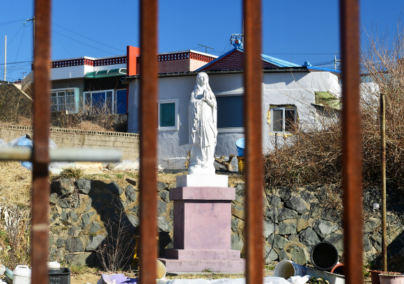 옛 용왕당 자리에 선 성모상