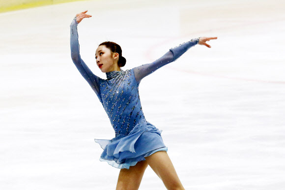 연기 펼치는 김예림