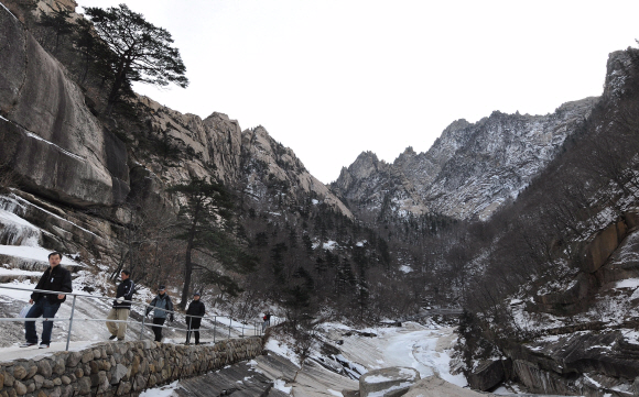 금강산 구룡폭포 등산로