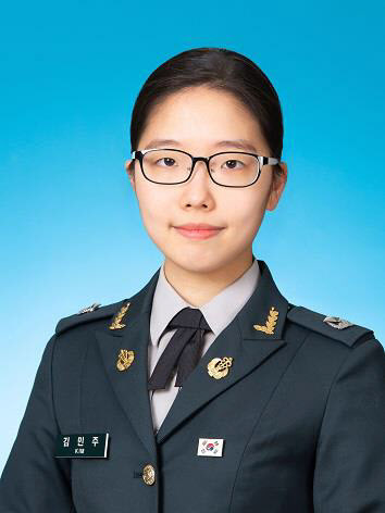 ‘국군간호사관학교 61기 졸업’ 대통령상에 김민주 소위