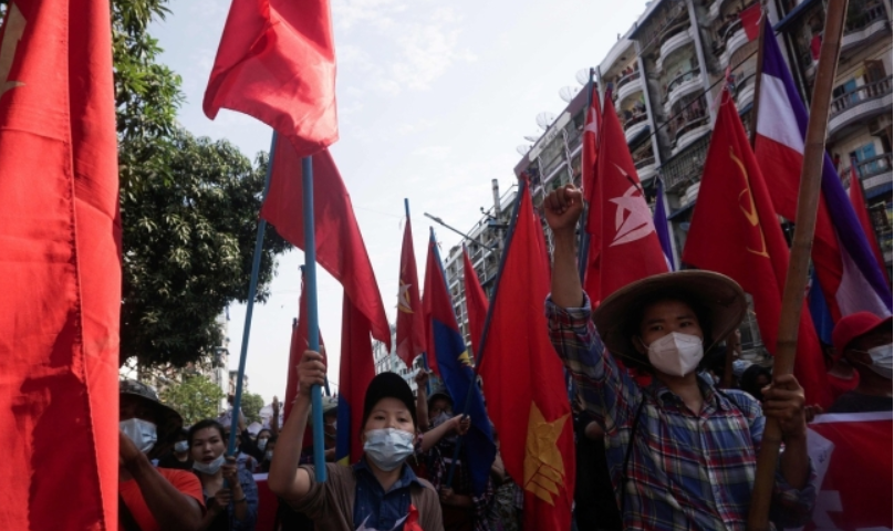 탄압받는 미얀마 시위